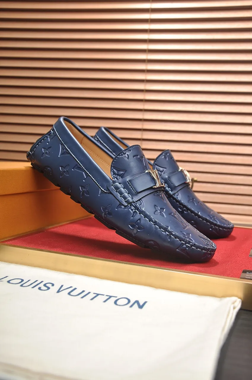 Men's men's shoes 💰420💶 [LV Doudou shoes] (water-dyed cowhide lining) new model is on the market, available on the official website. The new Doudou shoes are processed into single-color materials, and the uppers are made of imported horsehide leather. The body of the shoe is fully hemmed with mark thread, and is lined with imported original cowhide leather. The elegant shoe shape is super suitable for all-matching, and the size is 38-44.